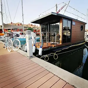 La Maison Bateau Sotogrande Hotel en barco